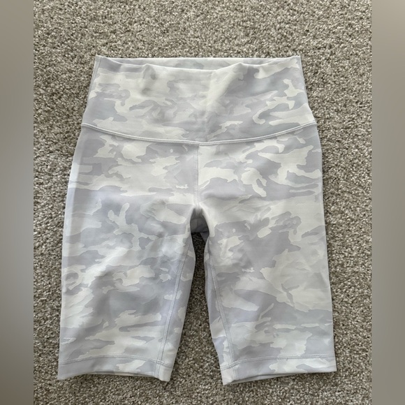 Lululemon Wunder Under Short 10"*RibbedIncognitoCamoJacquardAlpineWhiteStarlight - Picture 1 of 3